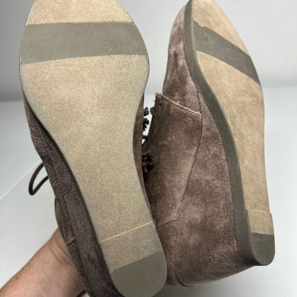 Madden Girl DALLYY Lace Up Taupe Faux Suede Wedge Med. Heel Ankle Boots Size 10M - Picture 8 of 13